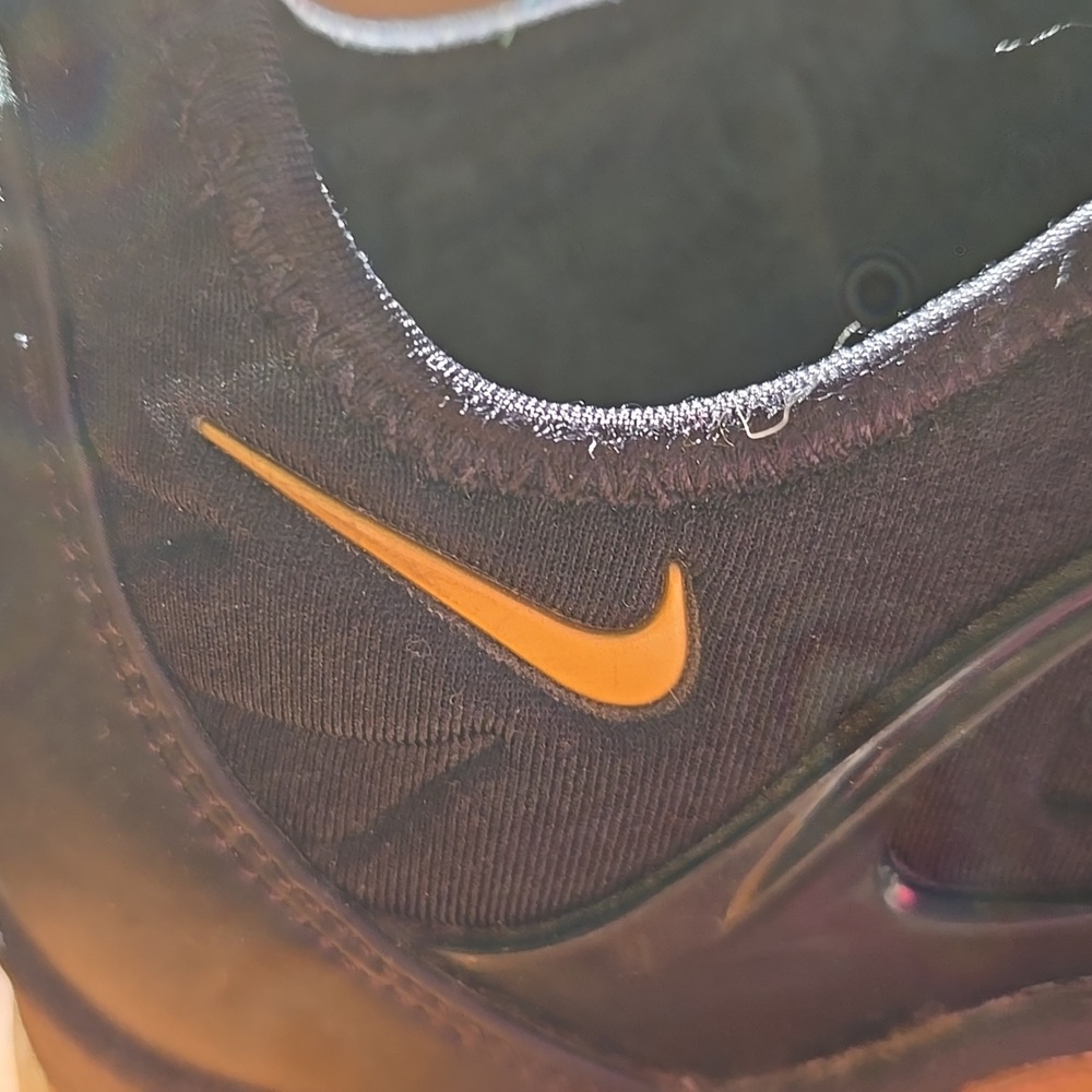 Nike Air Vapormax Plus Black & Gold - Picture 4 of 8